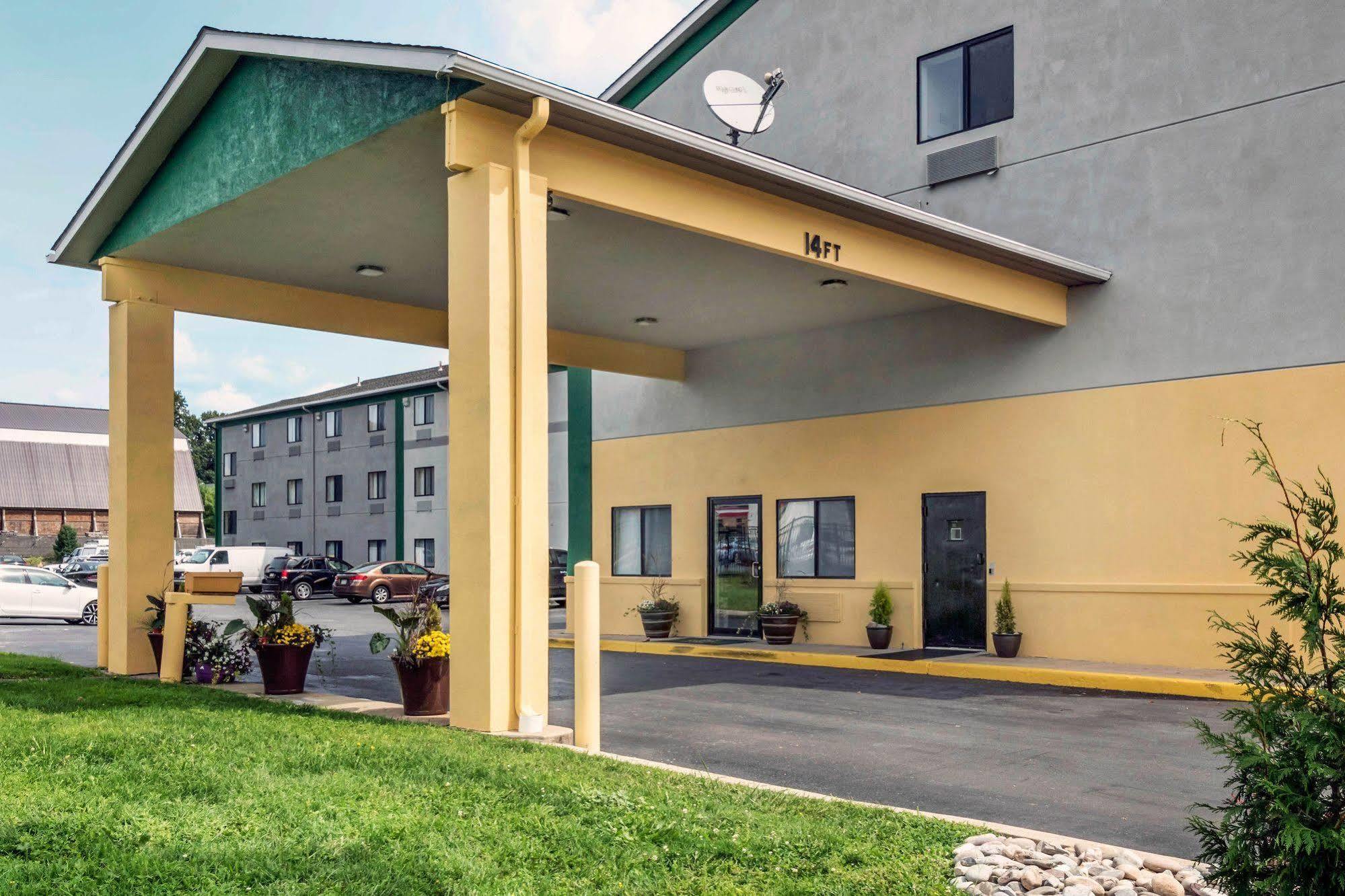 6 Lancaster, Pa Hotel