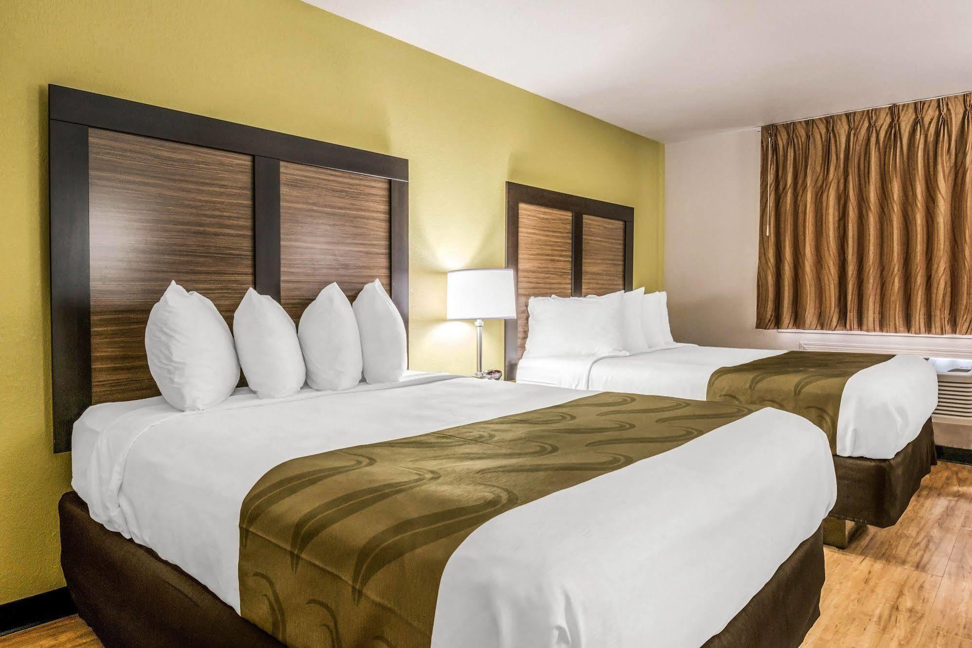 6 Lancaster, Pa Hotel
