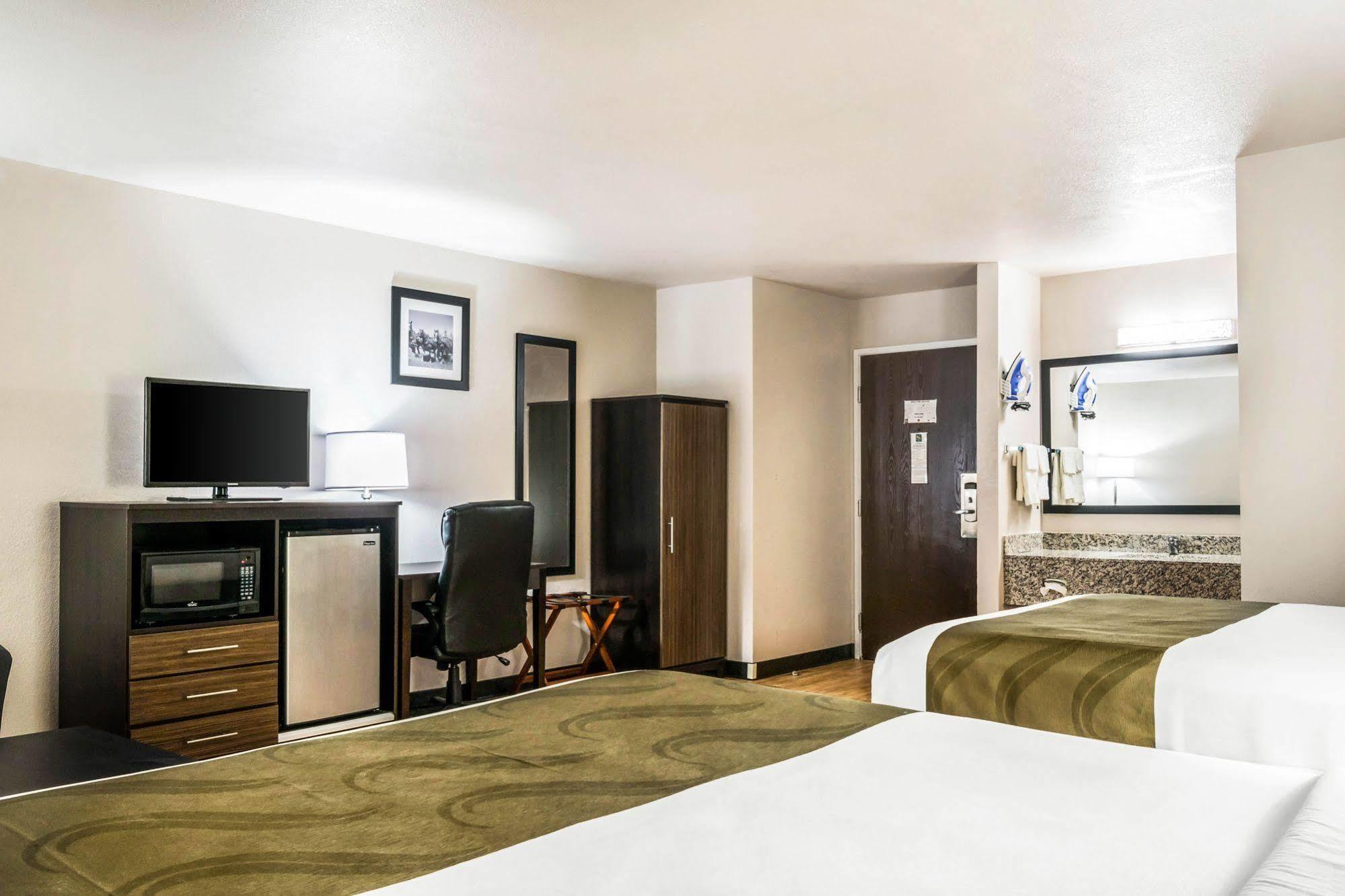 6 Lancaster, Pa Hotel 2*